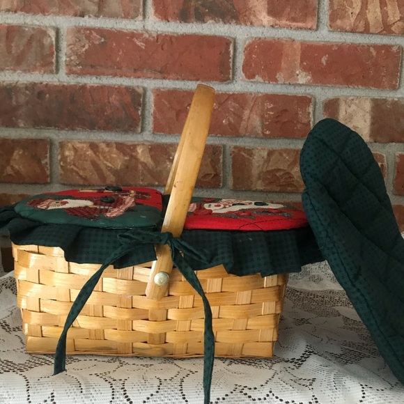 Rare VTG Handcrafted Santa Holiday Wicker Basket - Picture 2 of 11